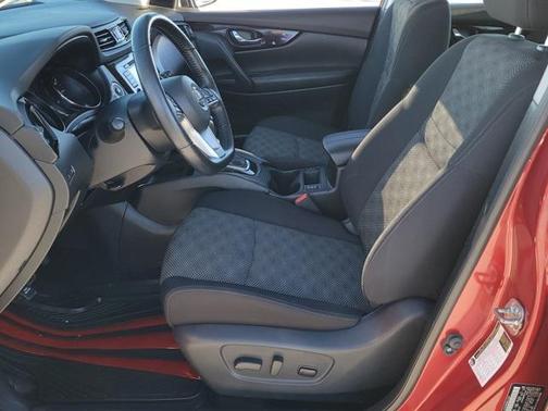 2022 Nissan Rogue Sport SV