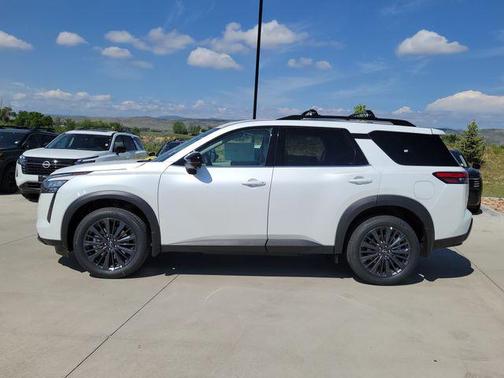 Everest White Pearl Tricoat 2026 Nissan Pathfinder SL