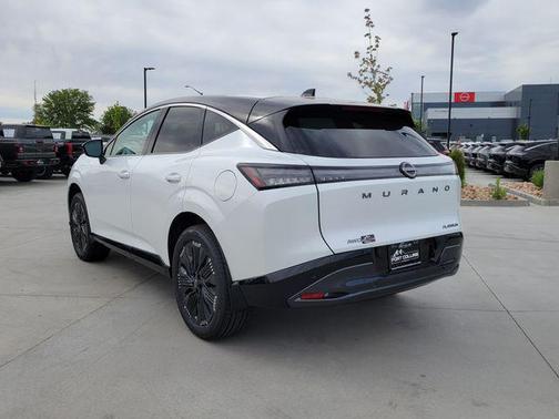 Everest White Pearl Tricoat/Super Black 2026 Nissan Murano Platinum