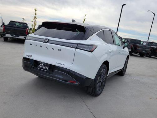 Everest White Pearl Tricoat/Super Black 2026 Nissan Murano Platinum