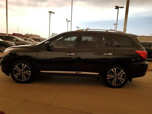 2017 Nissan Pathfinder Platinum