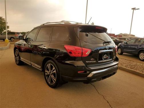 2017 Nissan Pathfinder Platinum