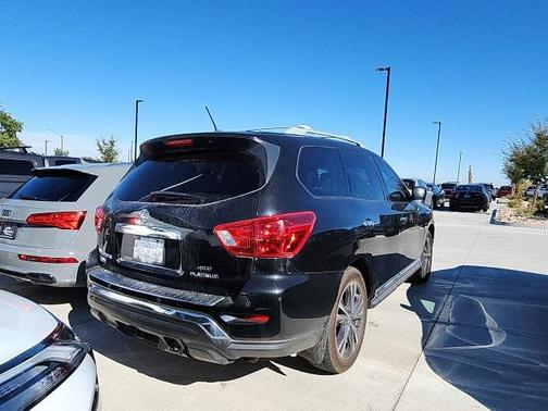 2017 Nissan Pathfinder Platinum