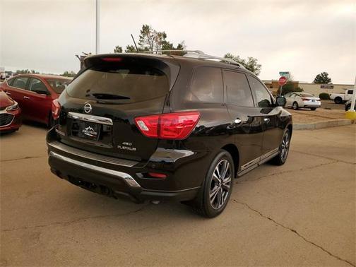 2017 Nissan Pathfinder Platinum