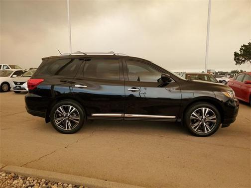 2017 Nissan Pathfinder Platinum