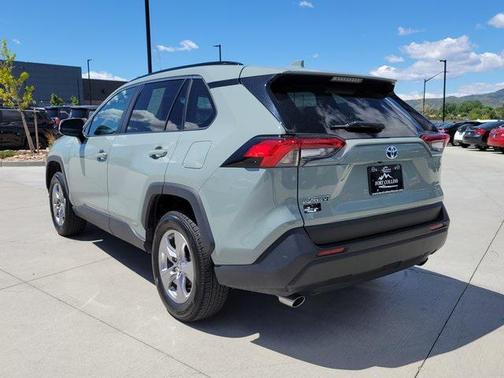 2022 Toyota RAV4 Hybrid XLE