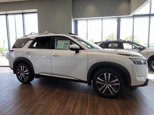 2025 Nissan Pathfinder Platinum 4WD