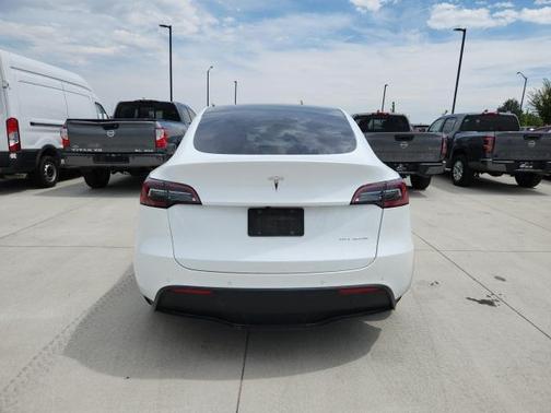 2022 Tesla Model Y Long Range Dual Motor All-Wheel Drive