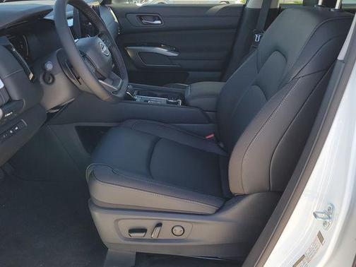 Everest White Pearl Tricoat 2026 Nissan Pathfinder SL