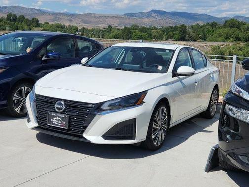 Pearl White Tricoat 2023 Nissan Altima 2.5 SL