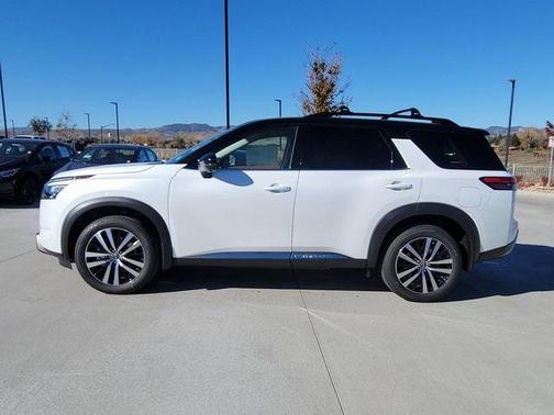 2025 Nissan Pathfinder Platinum 4WD