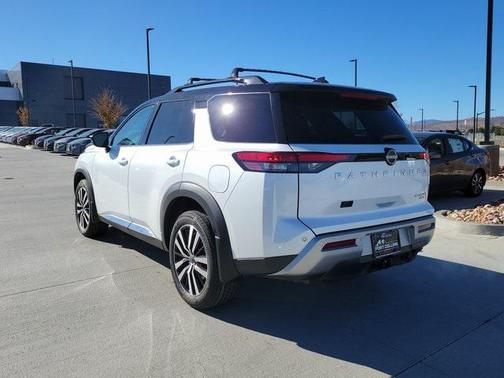2025 Nissan Pathfinder Platinum 4WD