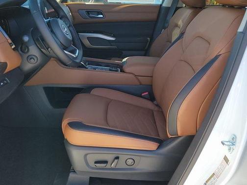 2025 Nissan Pathfinder Platinum 4WD