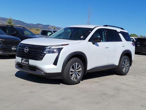 Everest White Pearl Tricoat 2026 Nissan Pathfinder SL