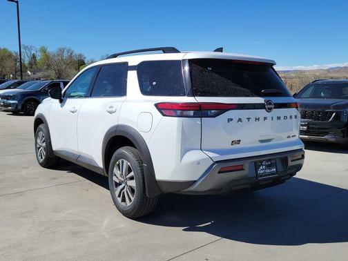 Everest White Pearl Tricoat 2026 Nissan Pathfinder SL