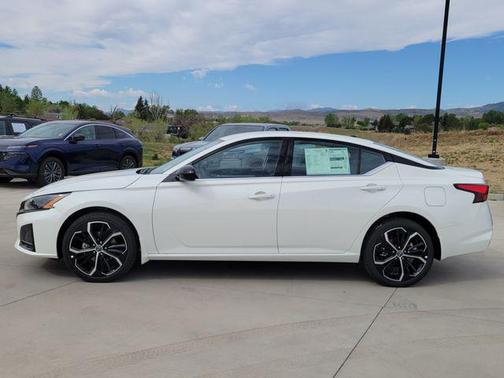 Pearl White Tricoat 2026 Nissan Altima SR AWD
