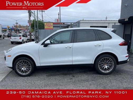 2017 Porsche Cayenne Platinum Edition