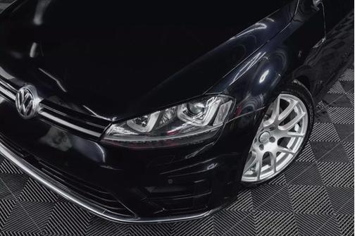 2016 Volkswagen Golf R 4-Door w/DCC & Navigation