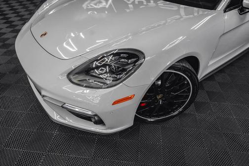 2017 Porsche Panamera Turbo