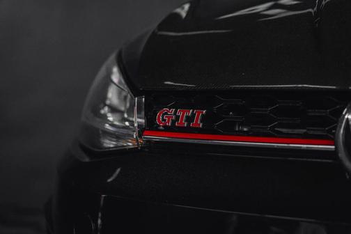 Deep Black Pearl 2020 Volkswagen Golf GTI 2.0T SE DSG