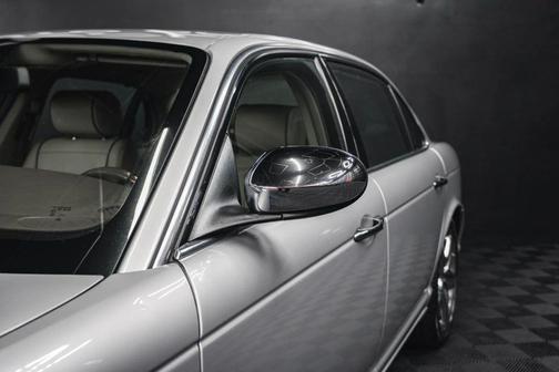 Silver 2006 Jaguar XJ Vanden Plas