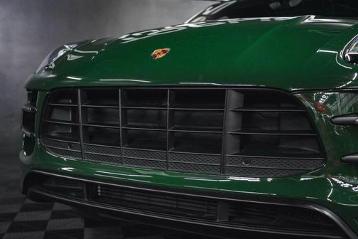 Custom Color 2018 Porsche Macan Macan Turbo