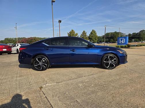 2024 Nissan Altima SR FWD