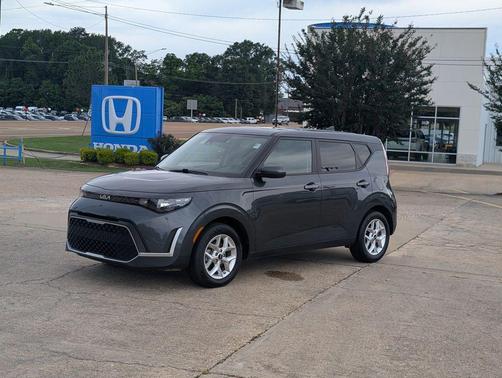 Gravity Gray 2024 Kia Soul LX