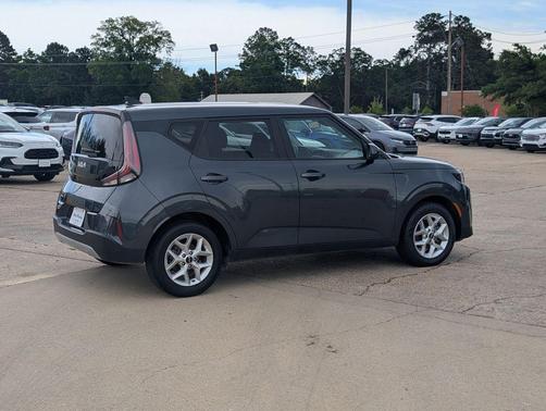 Gravity Gray 2024 Kia Soul LX