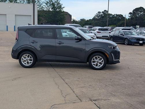 Gravity Gray 2024 Kia Soul LX