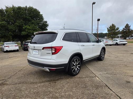2022 Honda Pilot Touring 8-Passenger