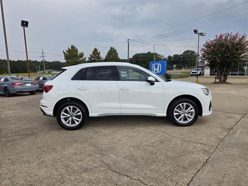 2023 Audi Q3 Premium 45 TFSI S line quattro Tiptronic