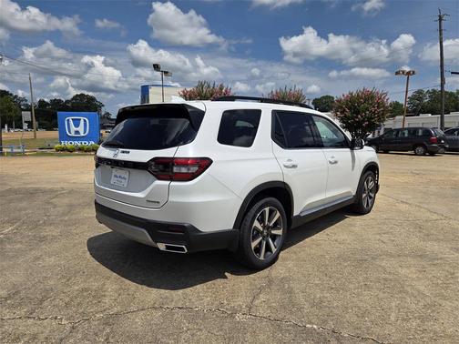 2025 Honda Pilot Touring 8-Passenger