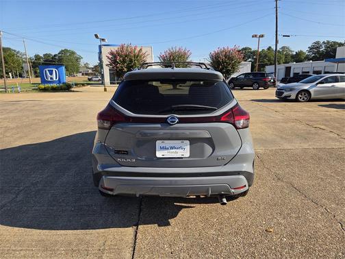 2021 Nissan Kicks SR