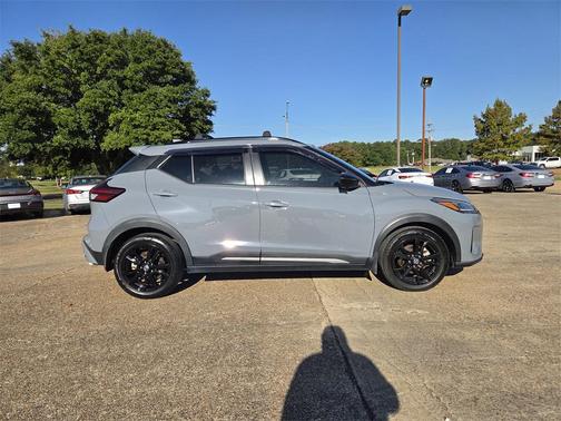 2021 Nissan Kicks SR