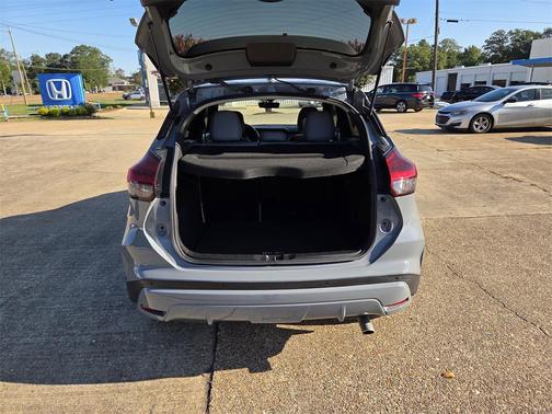 2021 Nissan Kicks SR