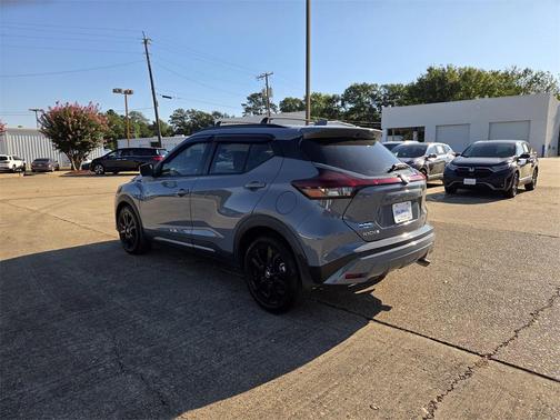 2021 Nissan Kicks SR