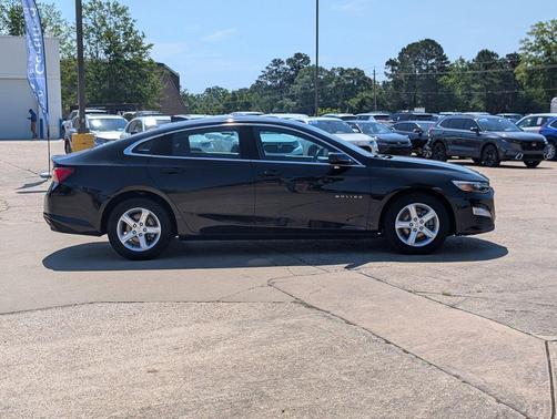 Mosaic Black Metallic 2024 Chevrolet Malibu FWD 1LT