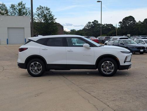 Summit White 2025 Chevrolet Blazer 2LT