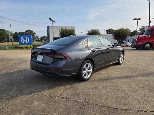 2025 Honda Accord LX 1.5T