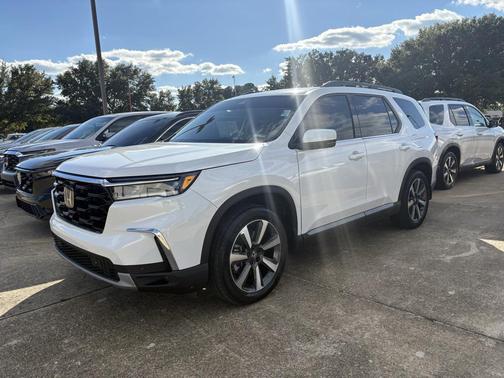 2023 Honda Pilot Touring 8-Passenger