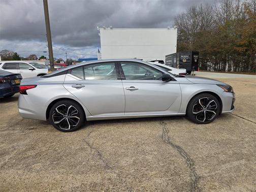 2024 Nissan Altima SR FWD