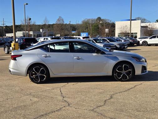 2024 Nissan Altima SR FWD