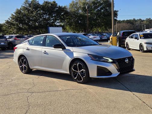 2024 Nissan Altima SR FWD