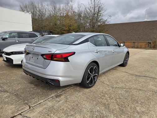 2024 Nissan Altima SR FWD