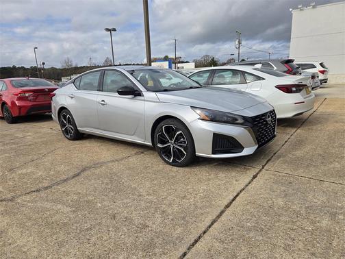 2024 Nissan Altima SR FWD