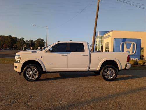 2022 RAM 2500 Laramie Crew Cab 4x4 6'4' Box