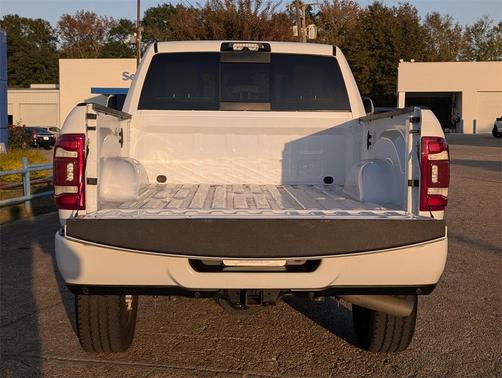 2022 RAM 2500 Laramie Crew Cab 4x4 6'4' Box