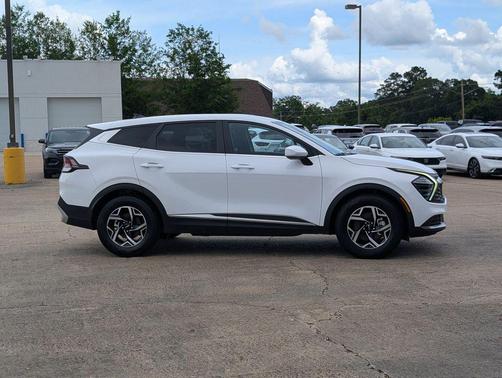 Glacial White Pearl 2025 Kia Sportage LX
