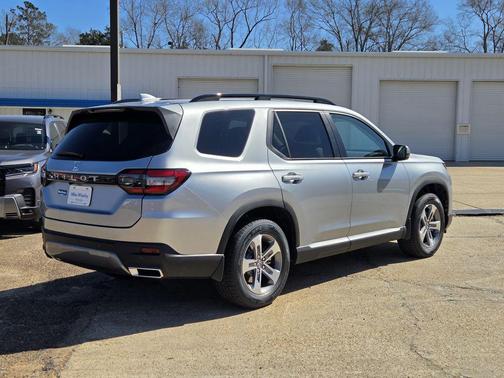 Silver Metallic 2026 Honda Pilot EX-L